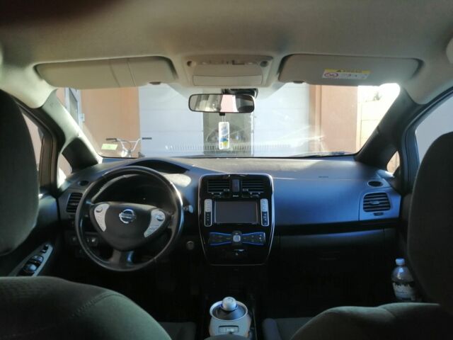 Красный Ниссан Лиф, объемом двигателя 0 л и пробегом 104 тыс. км за 7000 $, фото 13 на Automoto.ua