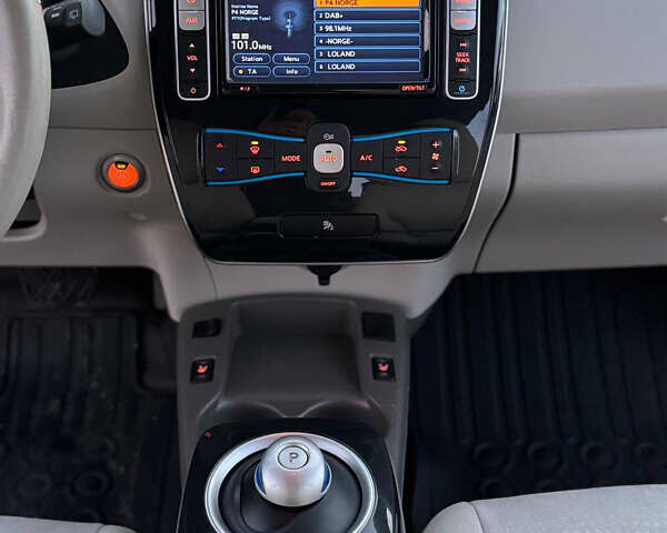 Красный Ниссан Лиф, объемом двигателя 0 л и пробегом 95 тыс. км за 5400 $, фото 46 на Automoto.ua