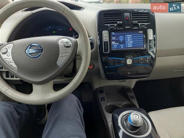 Красный Ниссан Лиф, объемом двигателя 0 л и пробегом 148 тыс. км за 5400 $, фото 9 на Automoto.ua