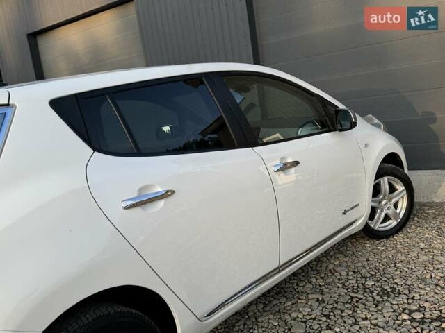 Червоний Ніссан Ліф, об'ємом двигуна 0 л та пробігом 90 тис. км за 5999 $, фото 32 на Automoto.ua