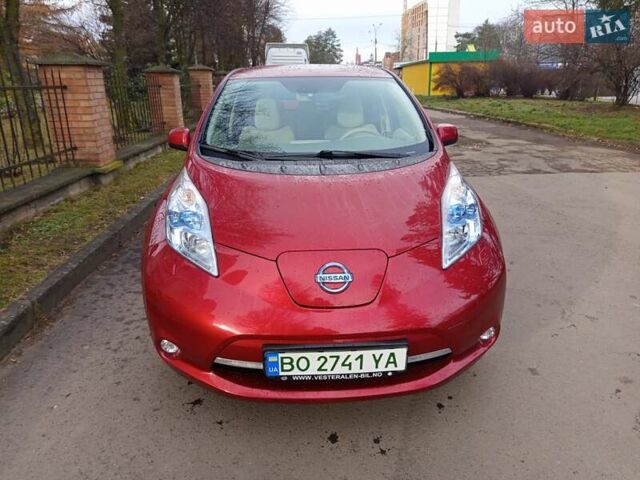 Красный Ниссан Лиф, объемом двигателя 0 л и пробегом 148 тыс. км за 5400 $, фото 1 на Automoto.ua