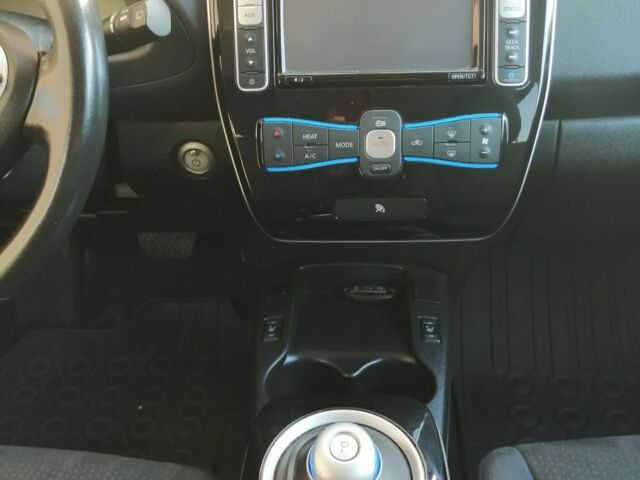 Красный Ниссан Лиф, объемом двигателя 0 л и пробегом 104 тыс. км за 7000 $, фото 12 на Automoto.ua