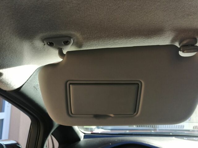 Красный Ниссан Лиф, объемом двигателя 0 л и пробегом 104 тыс. км за 7000 $, фото 9 на Automoto.ua