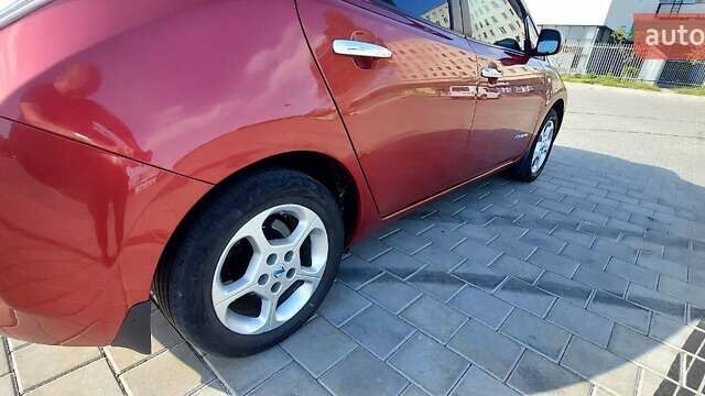 Красный Ниссан Лиф, объемом двигателя 0 л и пробегом 195 тыс. км за 8100 $, фото 9 на Automoto.ua