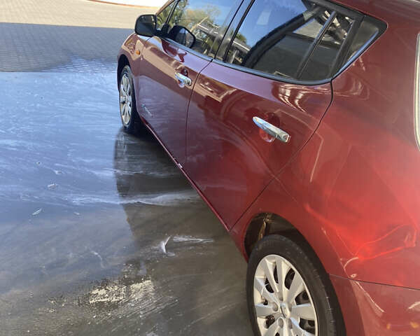 Красный Ниссан Лиф, объемом двигателя 0 л и пробегом 159 тыс. км за 5300 $, фото 1 на Automoto.ua