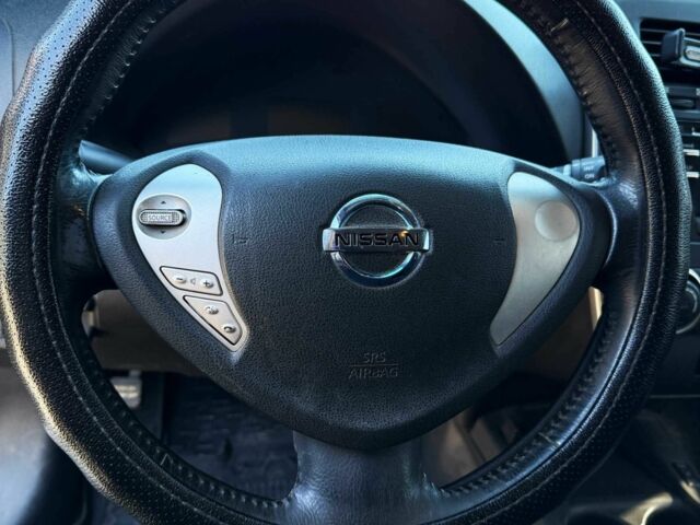 Красный Ниссан Лиф, объемом двигателя 0 л и пробегом 157 тыс. км за 6699 $, фото 9 на Automoto.ua