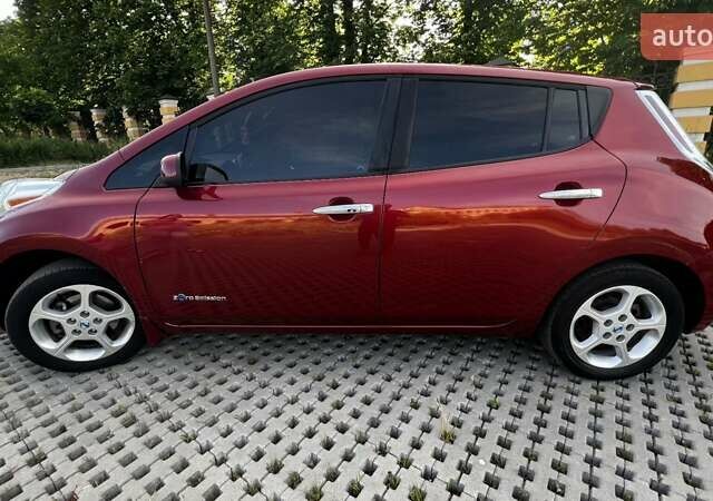 Красный Ниссан Лиф, объемом двигателя 0 л и пробегом 142 тыс. км за 6500 $, фото 1 на Automoto.ua