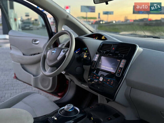 Красный Ниссан Лиф, объемом двигателя 0 л и пробегом 95 тыс. км за 5400 $, фото 8 на Automoto.ua