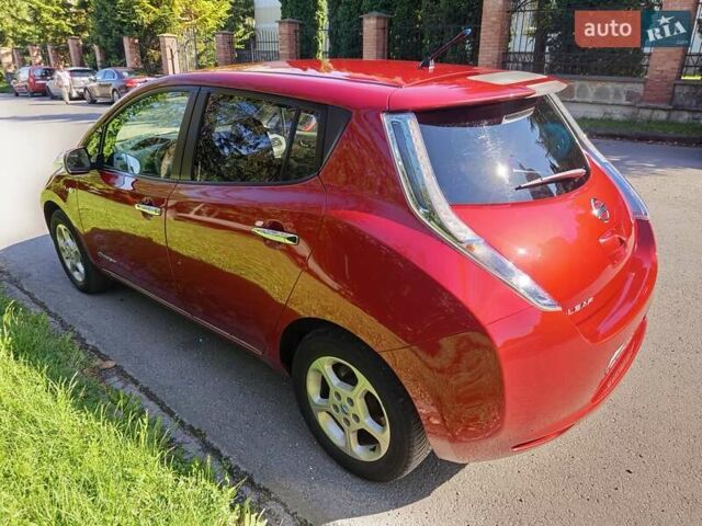 Красный Ниссан Лиф, объемом двигателя 0 л и пробегом 146 тыс. км за 5700 $, фото 3 на Automoto.ua