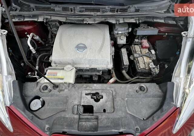 Красный Ниссан Лиф, объемом двигателя 0 л и пробегом 142 тыс. км за 6500 $, фото 20 на Automoto.ua