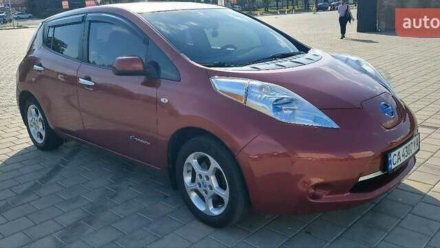 Красный Ниссан Лиф, объемом двигателя 0 л и пробегом 195 тыс. км за 8100 $, фото 17 на Automoto.ua