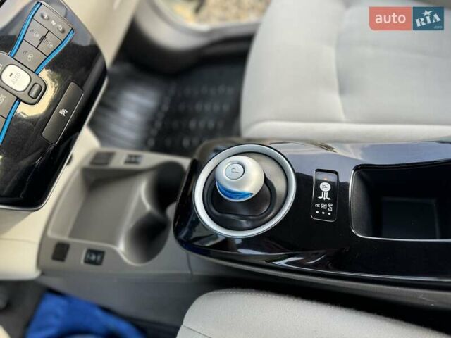 Червоний Ніссан Ліф, об'ємом двигуна 0 л та пробігом 90 тис. км за 5999 $, фото 48 на Automoto.ua