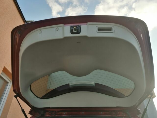 Красный Ниссан Лиф, объемом двигателя 0 л и пробегом 104 тыс. км за 7000 $, фото 21 на Automoto.ua