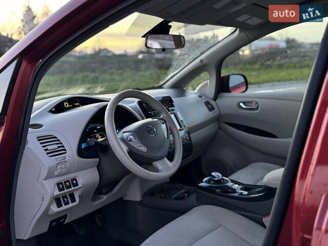 Красный Ниссан Лиф, объемом двигателя 0 л и пробегом 95 тыс. км за 5400 $, фото 9 на Automoto.ua