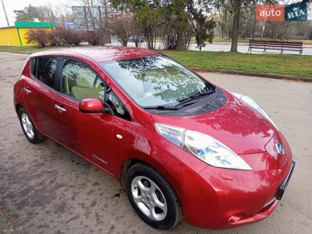 Красный Ниссан Лиф, объемом двигателя 0 л и пробегом 148 тыс. км за 5400 $, фото 2 на Automoto.ua