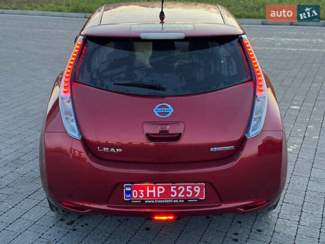 Красный Ниссан Лиф, объемом двигателя 0 л и пробегом 95 тыс. км за 5400 $, фото 42 на Automoto.ua