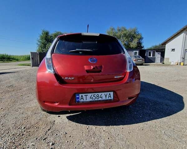 Красный Ниссан Лиф, объемом двигателя 0 л и пробегом 120 тыс. км за 6300 $, фото 1 на Automoto.ua
