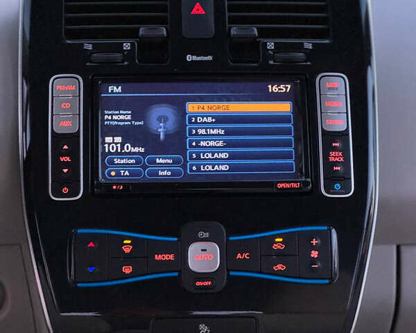 Красный Ниссан Лиф, объемом двигателя 0 л и пробегом 95 тыс. км за 5400 $, фото 33 на Automoto.ua