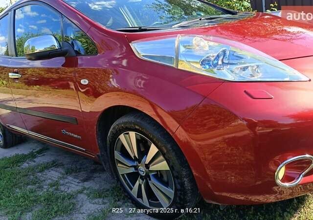 Красный Ниссан Лиф, объемом двигателя 0 л и пробегом 158 тыс. км за 7500 $, фото 7 на Automoto.ua