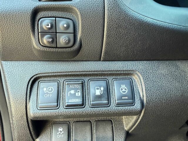 Красный Ниссан Лиф, объемом двигателя 0 л и пробегом 157 тыс. км за 6699 $, фото 7 на Automoto.ua