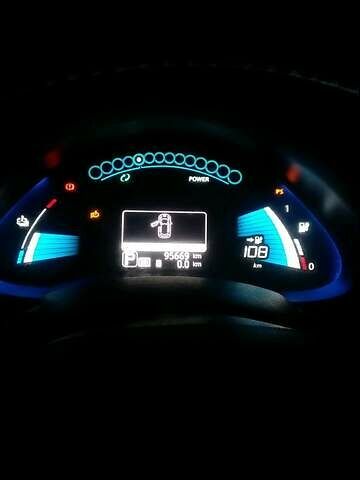 Красный Ниссан Лиф, объемом двигателя 0 л и пробегом 122 тыс. км за 4950 $, фото 13 на Automoto.ua