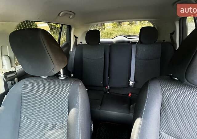 Красный Ниссан Лиф, объемом двигателя 0 л и пробегом 142 тыс. км за 6500 $, фото 18 на Automoto.ua