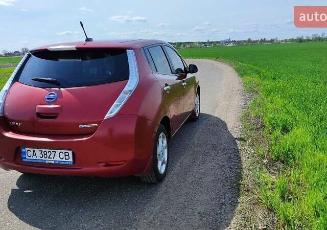 Красный Ниссан Лиф, объемом двигателя 0 л и пробегом 191 тыс. км за 7100 $, фото 3 на Automoto.ua