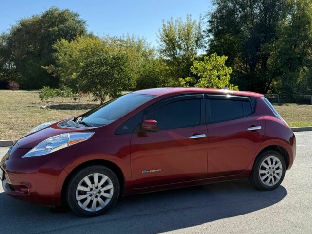 Красный Ниссан Лиф, объемом двигателя 0 л и пробегом 157 тыс. км за 6699 $, фото 1 на Automoto.ua