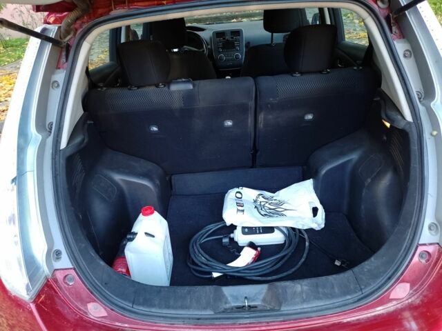 Червоний Ніссан Ліф, об'ємом двигуна 0 л та пробігом 100 тис. км за 4700 $, фото 2 на Automoto.ua