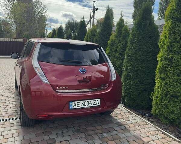 Красный Ниссан Лиф, объемом двигателя 0 л и пробегом 150 тыс. км за 7500 $, фото 15 на Automoto.ua