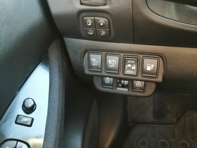 Красный Ниссан Лиф, объемом двигателя 0 л и пробегом 104 тыс. км за 7000 $, фото 11 на Automoto.ua