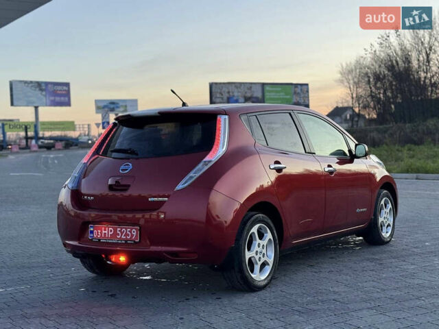 Красный Ниссан Лиф, объемом двигателя 0 л и пробегом 95 тыс. км за 5400 $, фото 17 на Automoto.ua