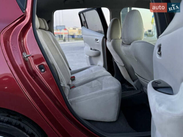 Красный Ниссан Лиф, объемом двигателя 0 л и пробегом 95 тыс. км за 5400 $, фото 28 на Automoto.ua