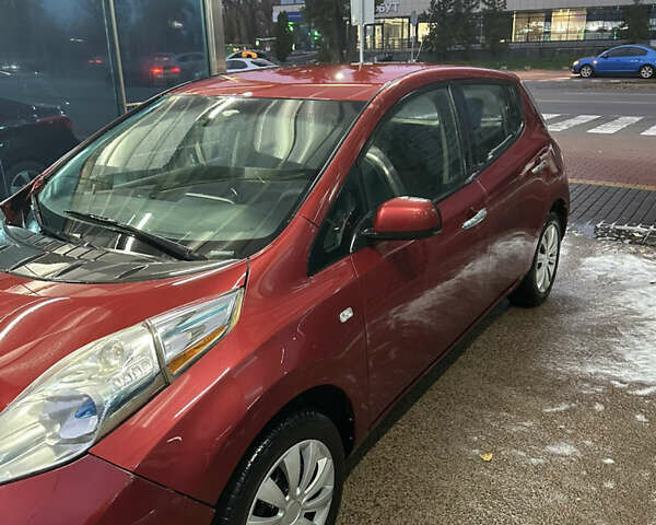Красный Ниссан Лиф, объемом двигателя 0 л и пробегом 250 тыс. км за 3600 $, фото 2 на Automoto.ua