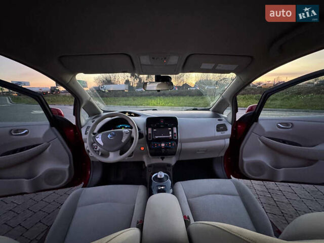 Красный Ниссан Лиф, объемом двигателя 0 л и пробегом 95 тыс. км за 5400 $, фото 36 на Automoto.ua