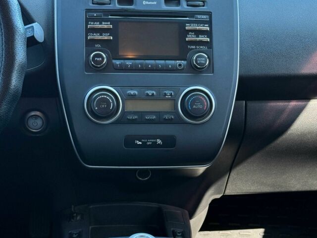 Красный Ниссан Лиф, объемом двигателя 0 л и пробегом 157 тыс. км за 6699 $, фото 11 на Automoto.ua