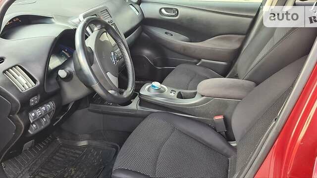 Красный Ниссан Лиф, объемом двигателя 0 л и пробегом 122 тыс. км за 4950 $, фото 5 на Automoto.ua