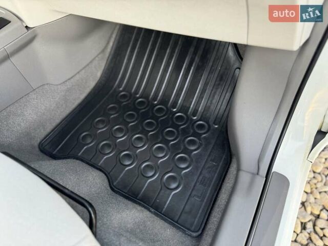 Червоний Ніссан Ліф, об'ємом двигуна 0 л та пробігом 90 тис. км за 5999 $, фото 36 на Automoto.ua