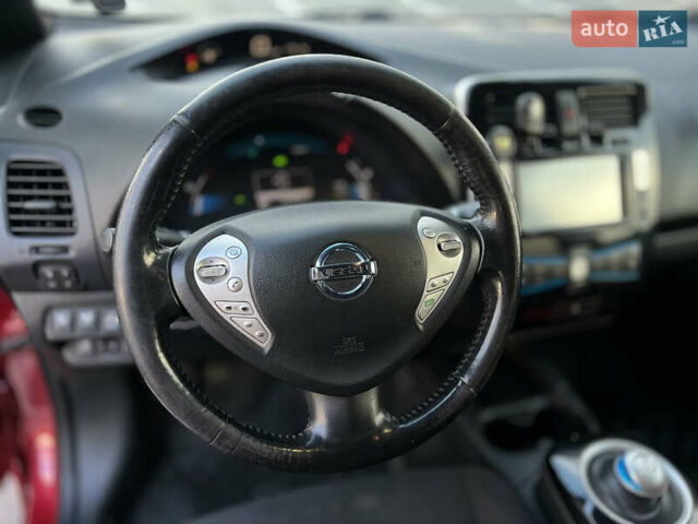 Красный Ниссан Лиф, объемом двигателя 0 л и пробегом 212 тыс. км за 7150 $, фото 8 на Automoto.ua
