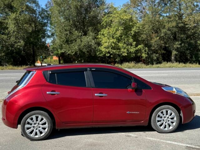 Красный Ниссан Лиф, объемом двигателя 0 л и пробегом 157 тыс. км за 6699 $, фото 3 на Automoto.ua