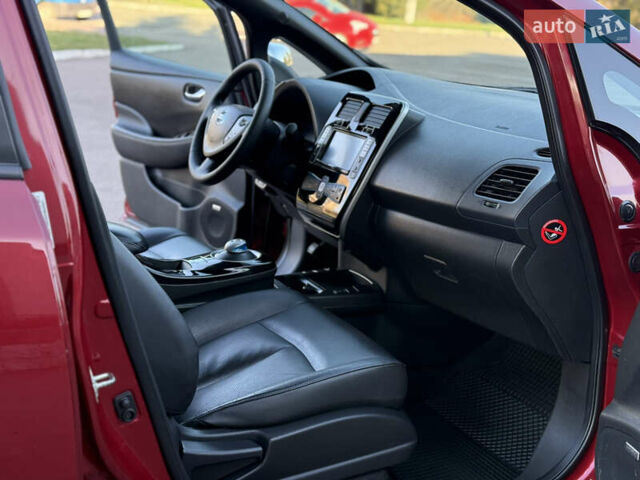 Красный Ниссан Лиф, объемом двигателя 0 л и пробегом 142 тыс. км за 6850 $, фото 20 на Automoto.ua