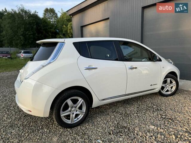 Червоний Ніссан Ліф, об'ємом двигуна 0 л та пробігом 90 тис. км за 5999 $, фото 31 на Automoto.ua