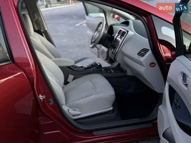 Красный Ниссан Лиф, объемом двигателя 0 л и пробегом 95 тыс. км за 5400 $, фото 37 на Automoto.ua