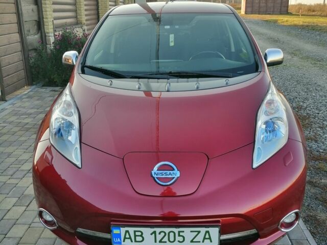 Красный Ниссан Лиф, объемом двигателя 0 л и пробегом 104 тыс. км за 7000 $, фото 3 на Automoto.ua