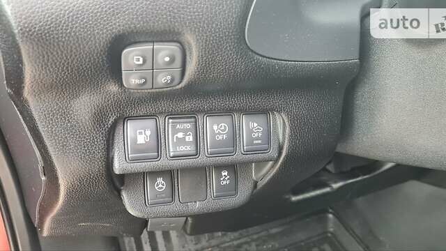 Красный Ниссан Лиф, объемом двигателя 0 л и пробегом 122 тыс. км за 4950 $, фото 6 на Automoto.ua