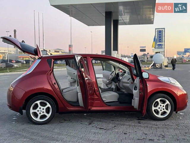 Красный Ниссан Лиф, объемом двигателя 0 л и пробегом 95 тыс. км за 5400 $, фото 34 на Automoto.ua