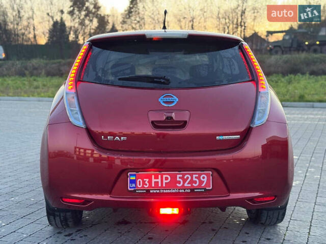 Красный Ниссан Лиф, объемом двигателя 0 л и пробегом 95 тыс. км за 5400 $, фото 13 на Automoto.ua