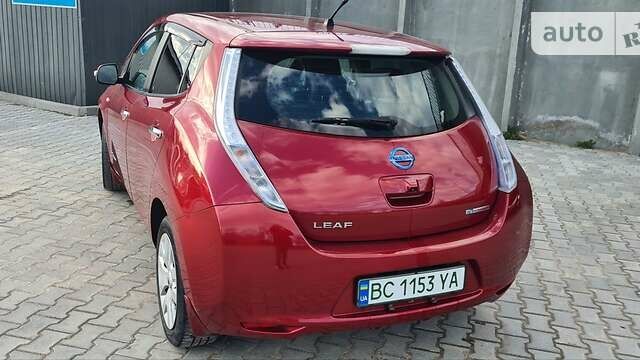 Красный Ниссан Лиф, объемом двигателя 0 л и пробегом 122 тыс. км за 4950 $, фото 4 на Automoto.ua