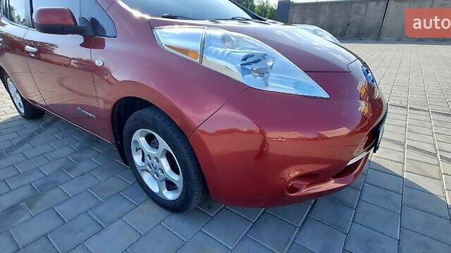 Красный Ниссан Лиф, объемом двигателя 0 л и пробегом 195 тыс. км за 8100 $, фото 3 на Automoto.ua