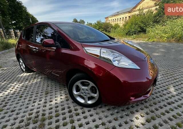 Красный Ниссан Лиф, объемом двигателя 0 л и пробегом 142 тыс. км за 6500 $, фото 3 на Automoto.ua